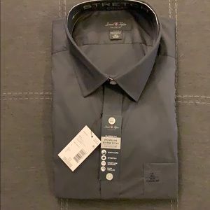 Men’s flex-collar button down dress shirt